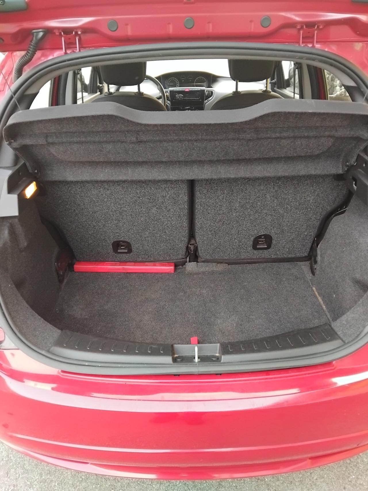 Lancia Ypsilon 1.2 69 CV 5 porte Silver