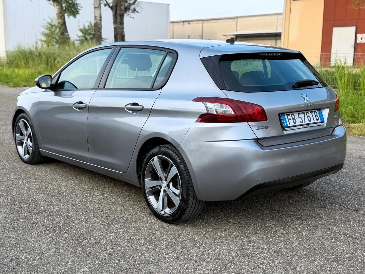 Peugeot 308 Berlina HDi 100 CV EURO 6B