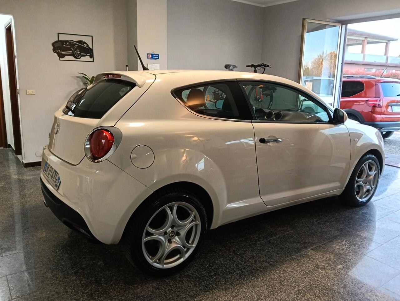 Alfa Romeo MiTo 1.6 JTDm 16V Distinctive Sport Pack