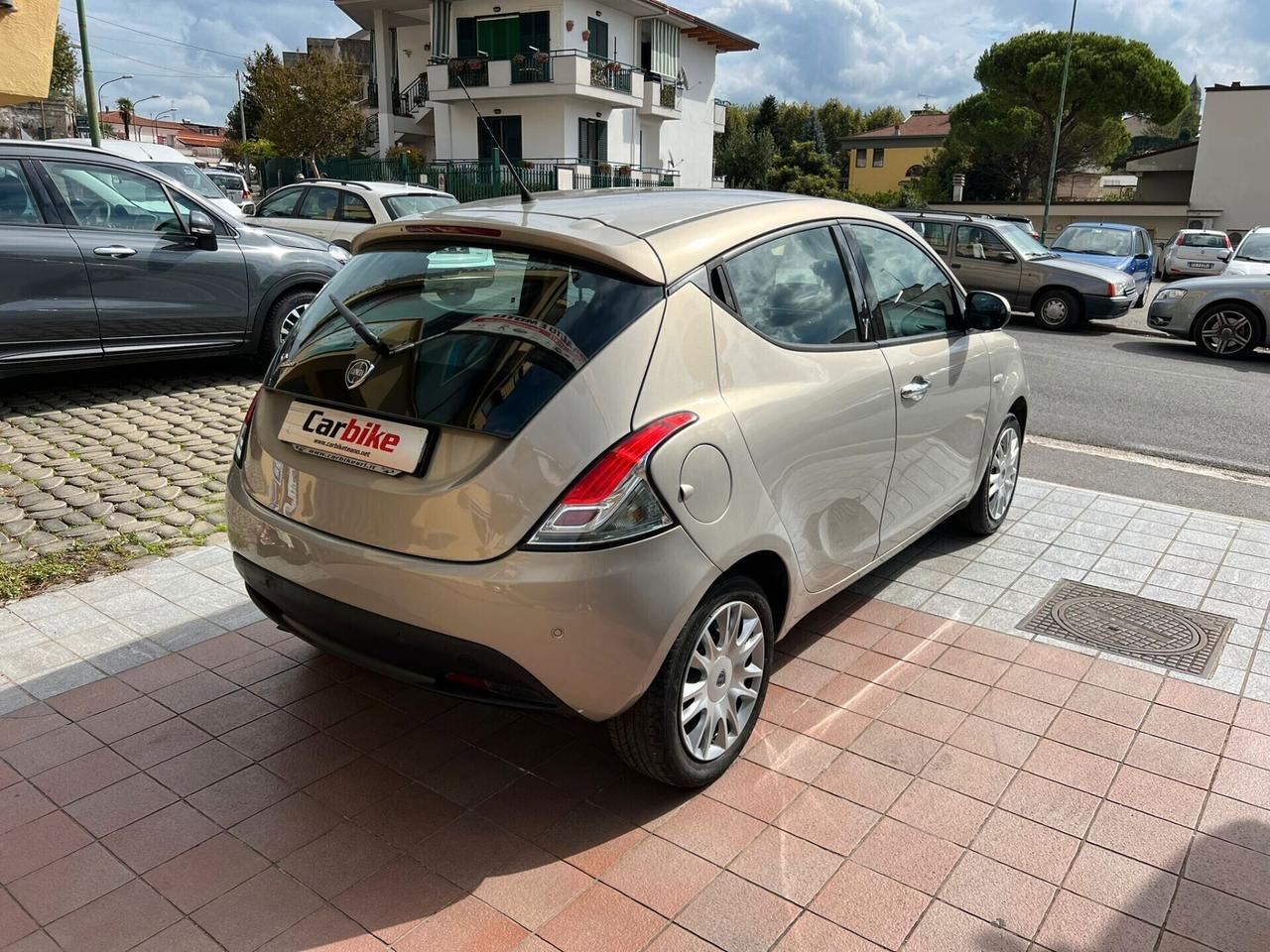 Lancia Ypsilon 1.2 69 CV 5 porte GPL Ecochic Silver
