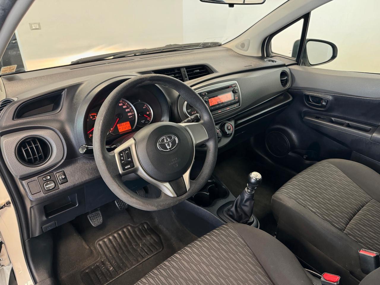 Toyota Yaris 1.4 D-4D 5 porte MECCANICA OK CARROZZERIA DA RIVEDERE