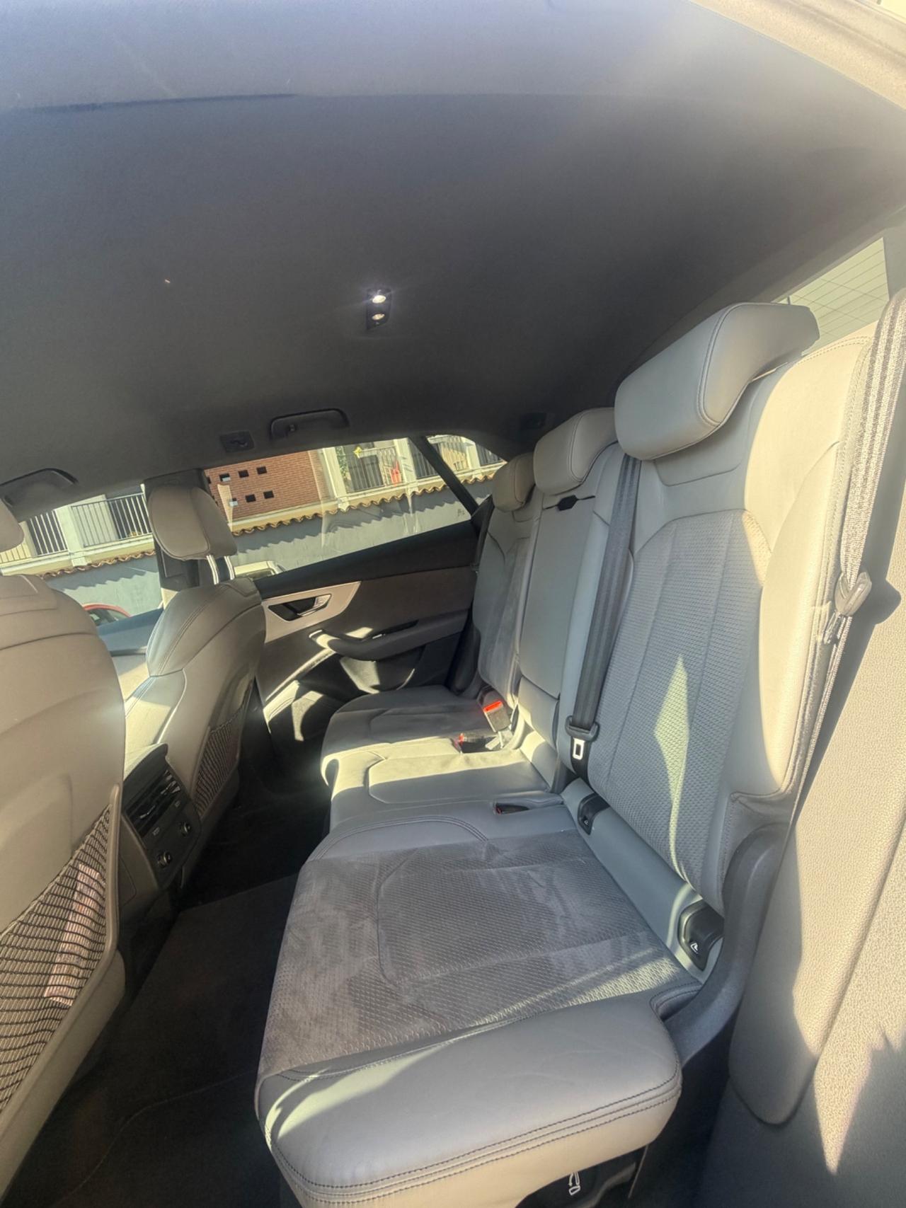 Audi Q8 55 TFSI quattro tiptronic Sport