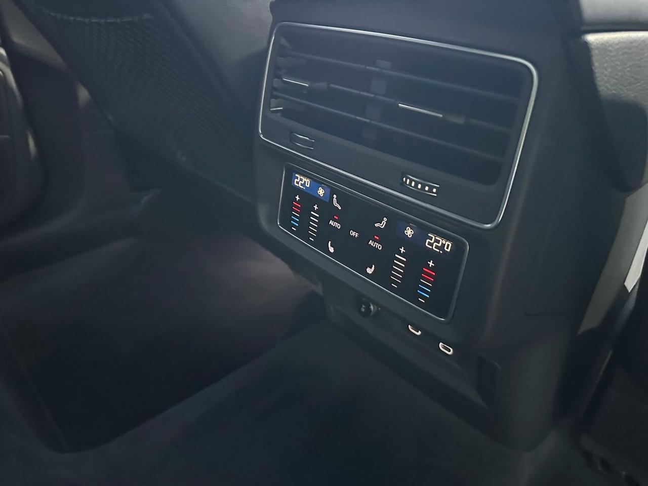 AUDI Q8 S-LINE QUATTRO 50TDI 286CV - IVA - 4X4 - PANO - LASER - C22" - BANG OLUFSEN