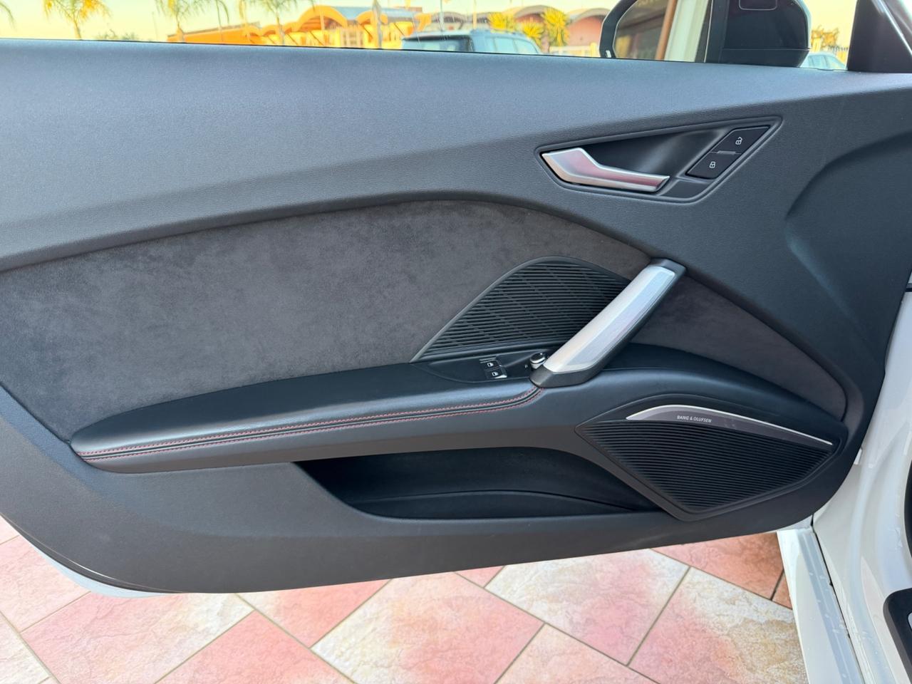 Audi TT TTS Coupé 2.0 TFSI 310 CV quattro S tronic