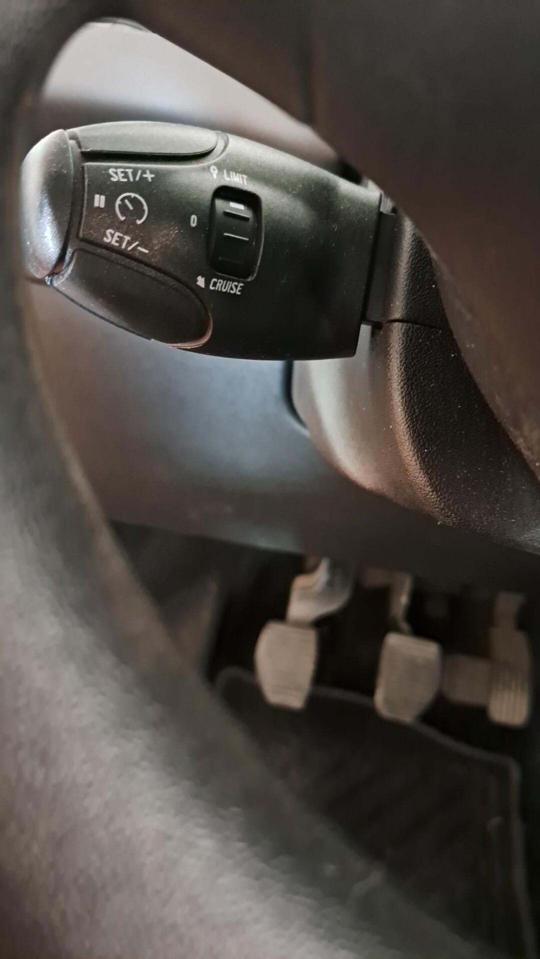 Peugeot 208 PureTech 82 5 porte Active OK NEO PATENTATI