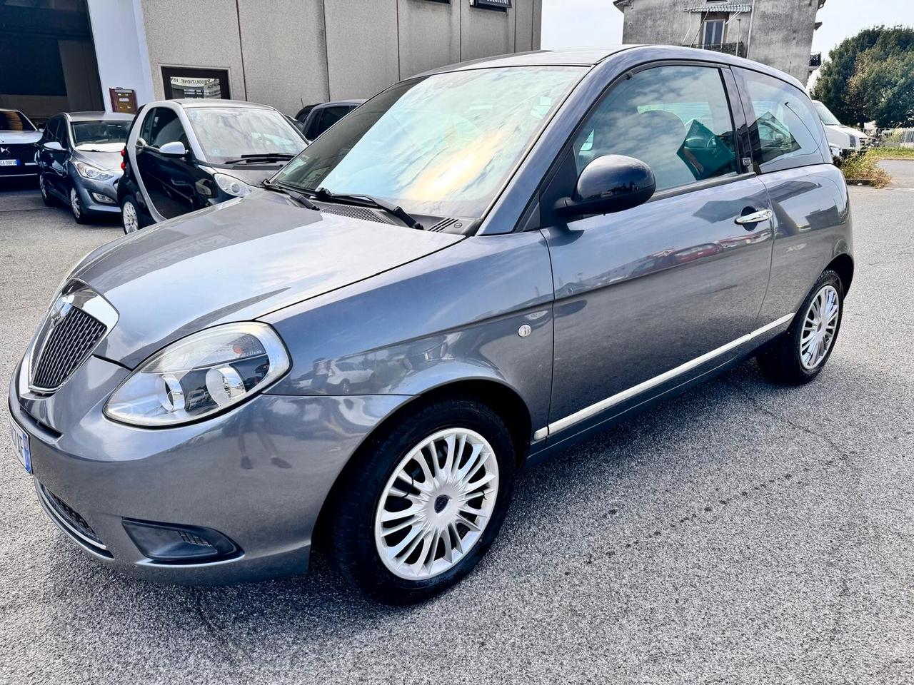 Lancia Ypsilon 1.3 MJT 75 CV New Oro