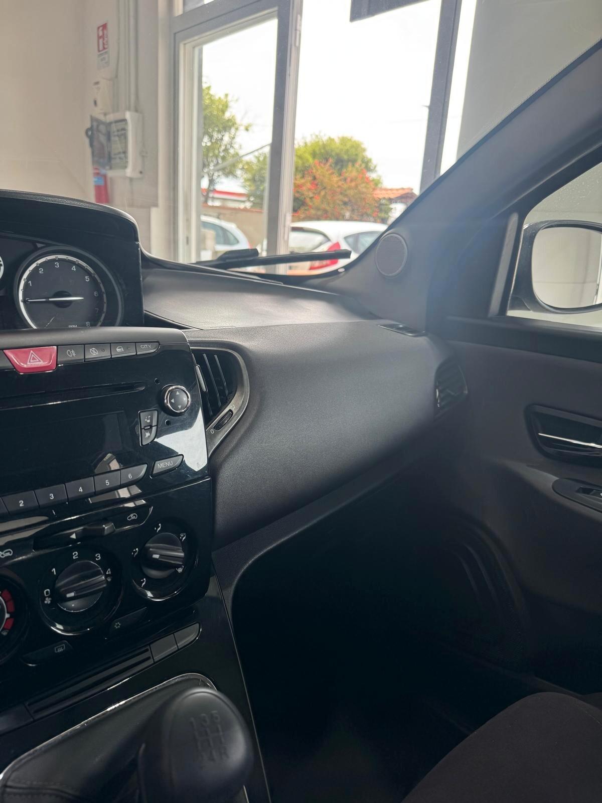 Lancia Ypsilon 1.2 69 CV 5 porte GPL Ecochic Gold