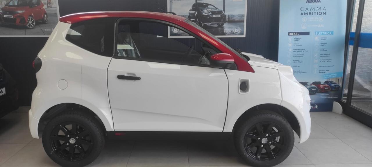 Aixam E-Minauto Chic BLANC-ROUGE