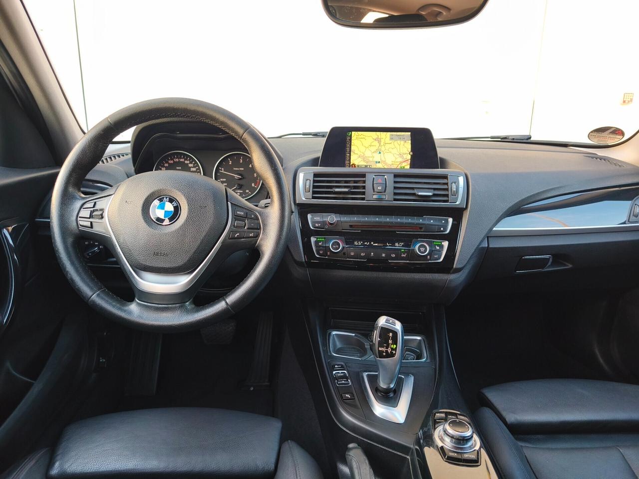 Bmw 118 118d 5p. Urban