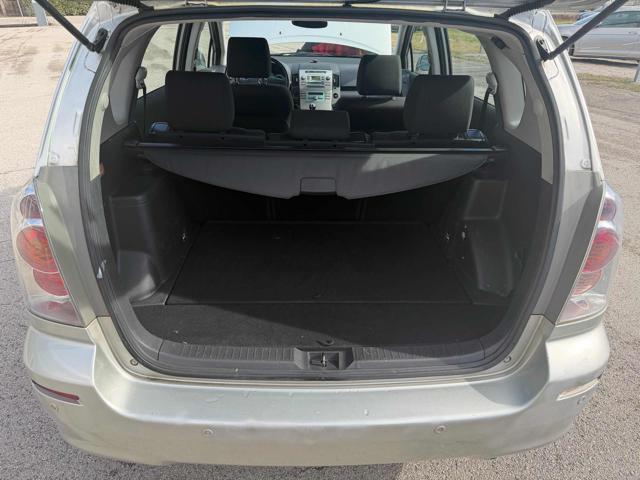 TOYOTA Corolla Verso 2.2 16V D-4D