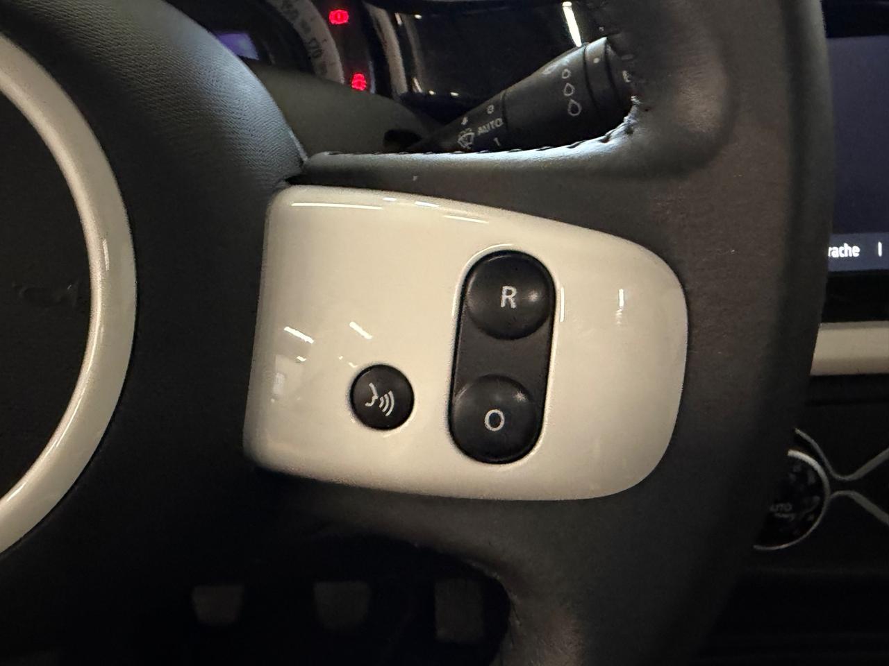 Renault Twingo INTENS FALTDACH LED NAVI PELLE