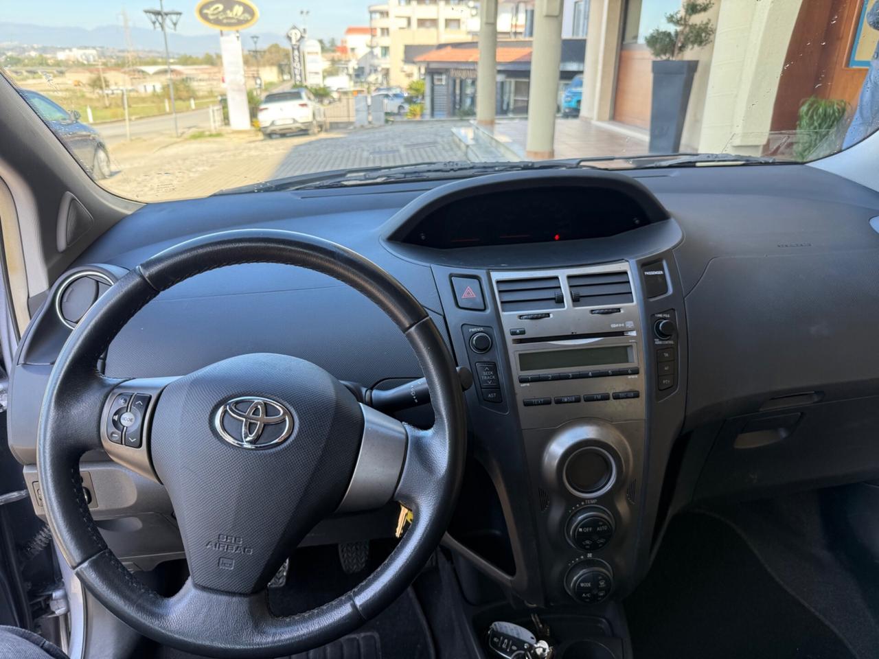 Toyota Yaris 1.0 5 porte