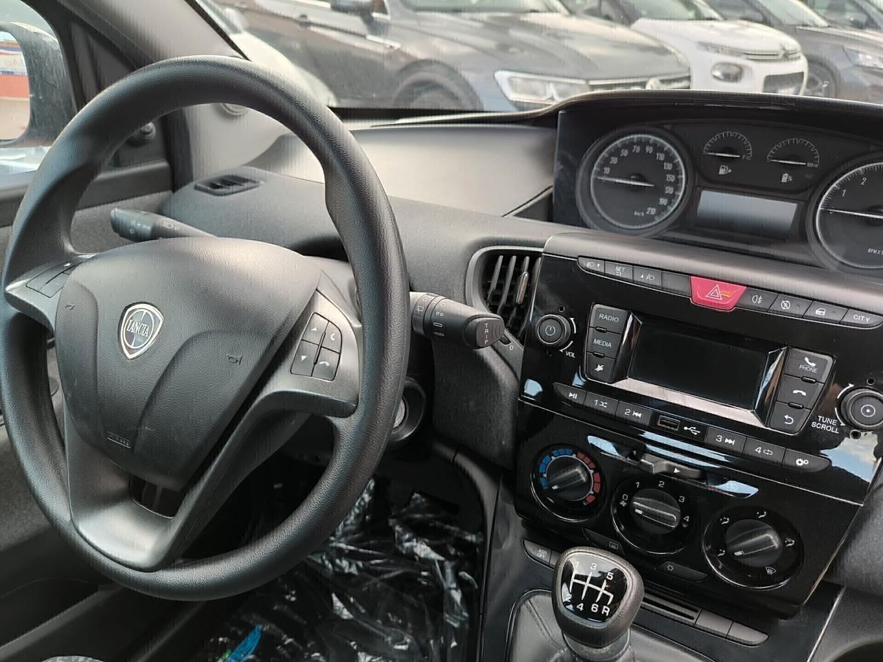 Lancia Ypsilon 1.0 FireFly 5 porte S&S Hybrid Ecochic Silver