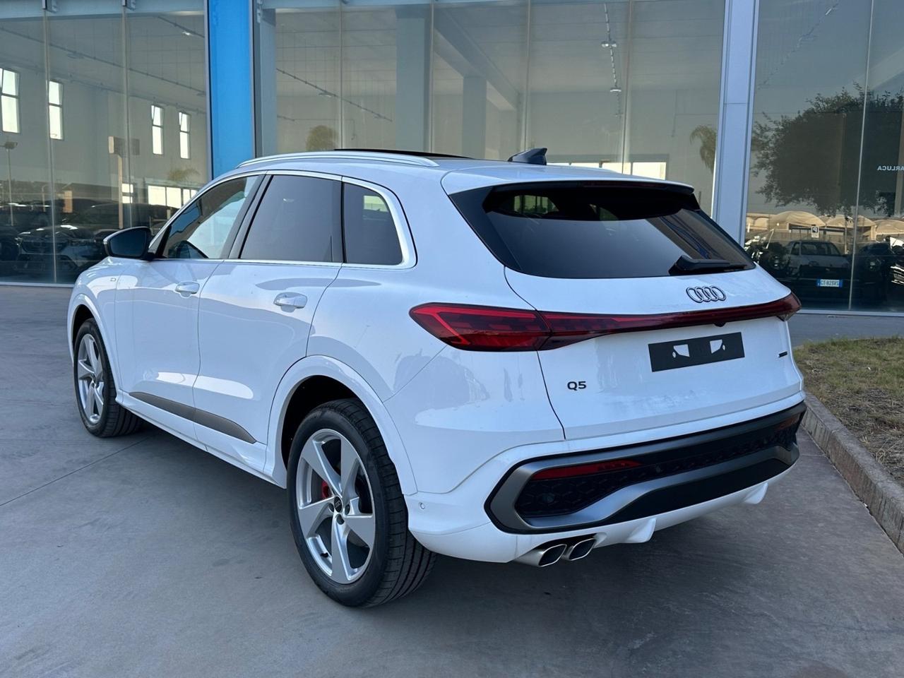 Audi Q5 2.0 tdi Sline Possibilità noleggio no scoring