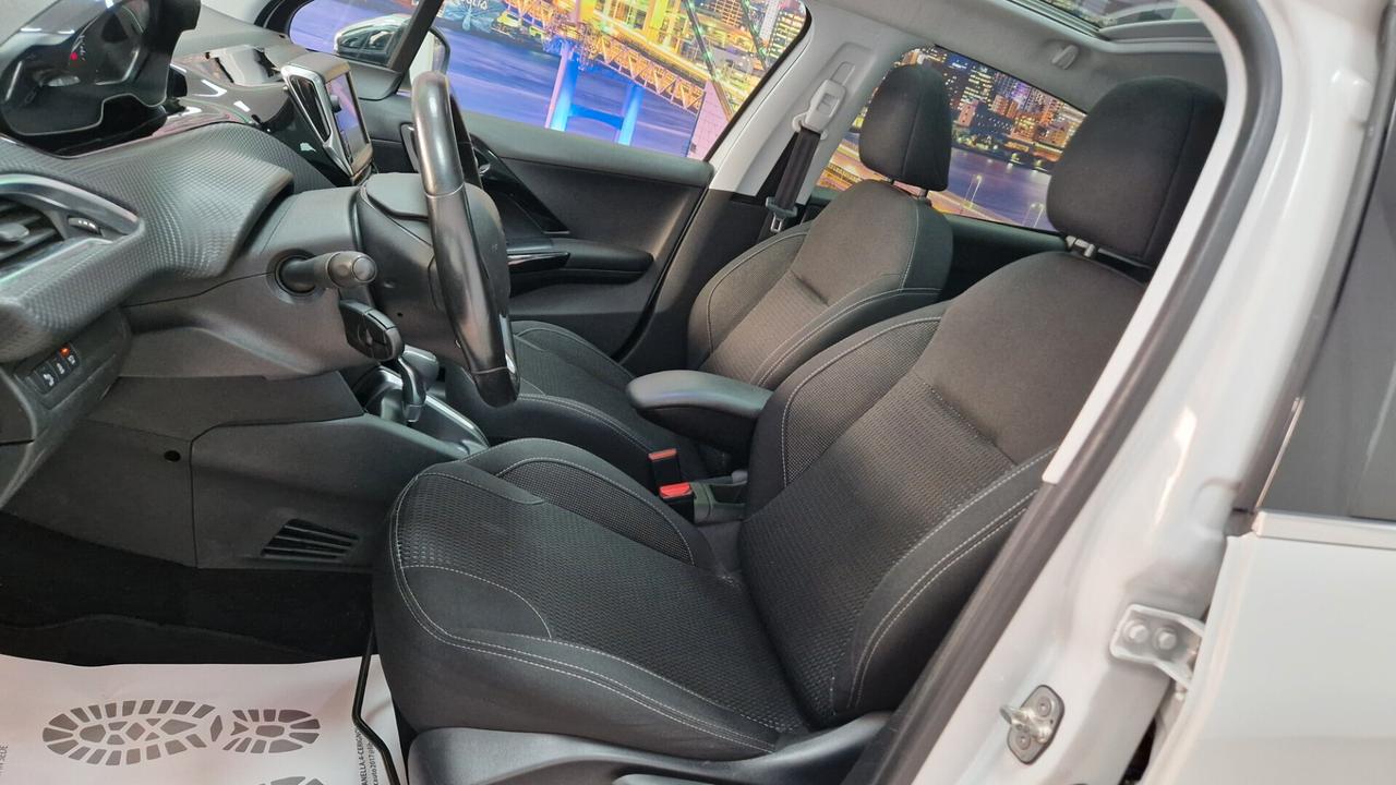 Peugeot 208 tetto panoramico