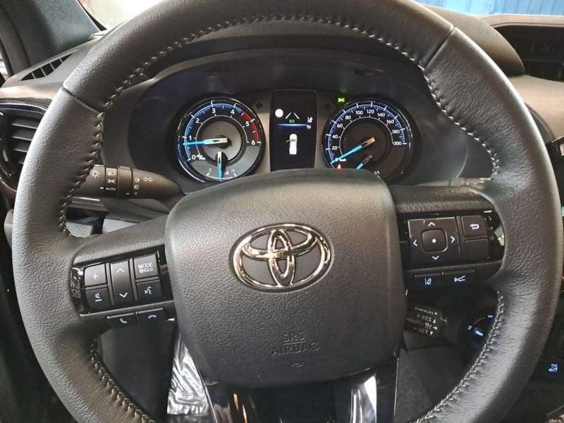 Toyota Hilux 2.4D A DC 4WD INVINCIBLE MY24