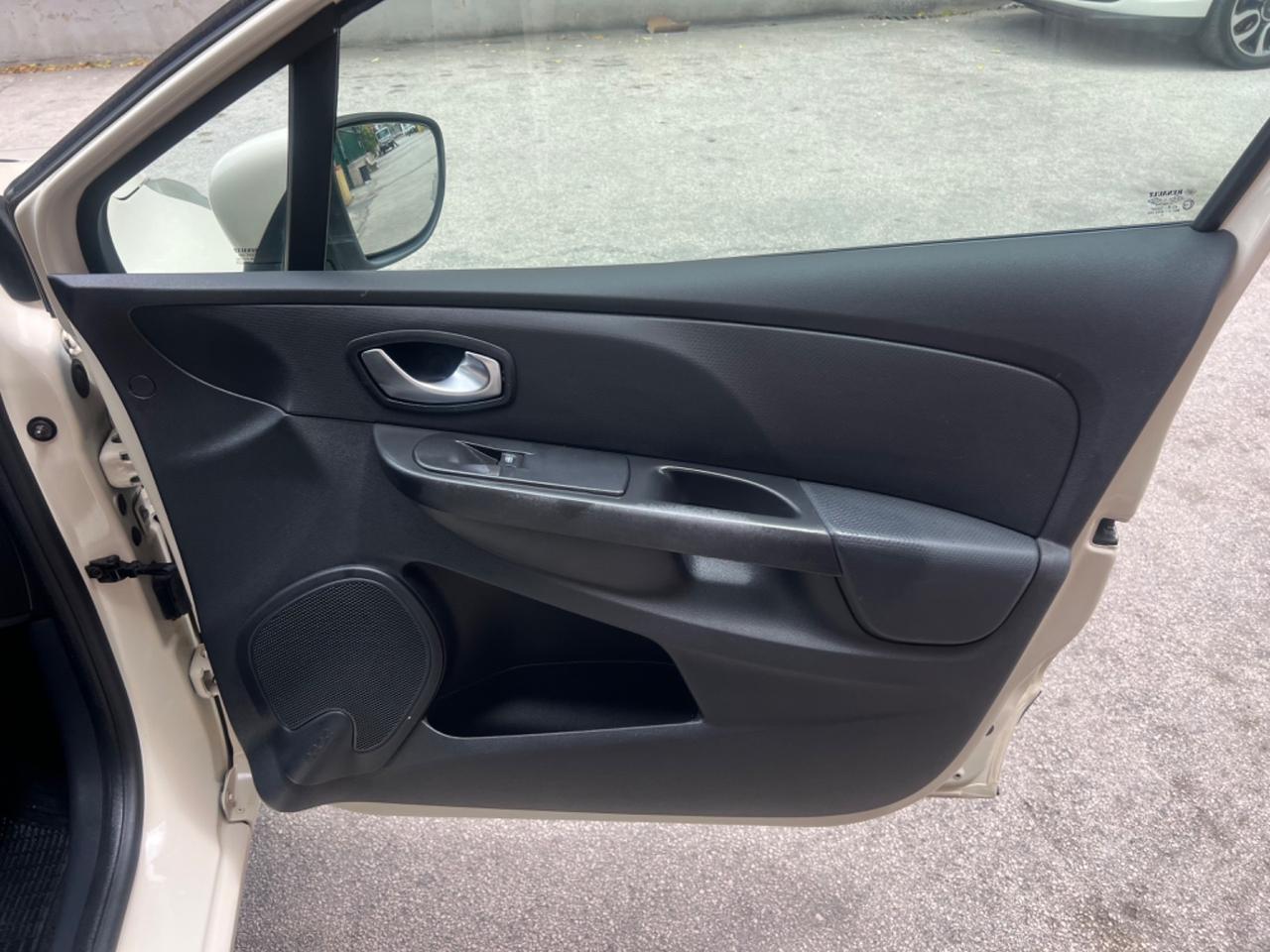 Renault Clio dCi 8V 75 CV Start&Stop 5 porte Energy Duel