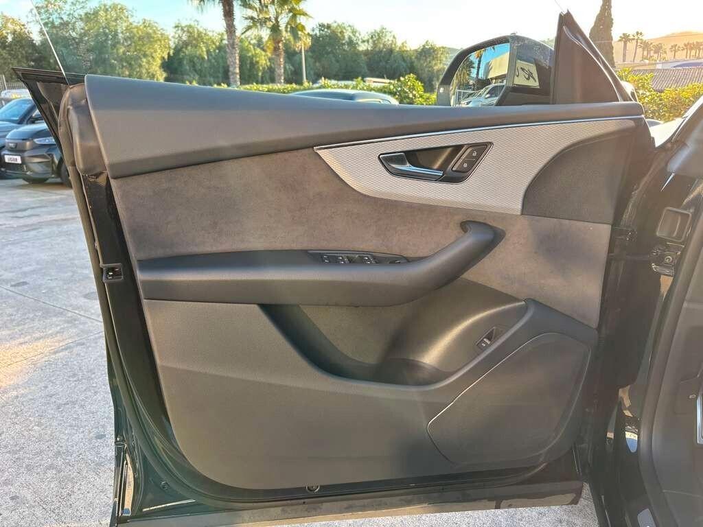 Audi Q8 S line esition 286 cv 2025/ 12.000 KM IVA ESPOSTA Tua a soli 849 Euro al mese