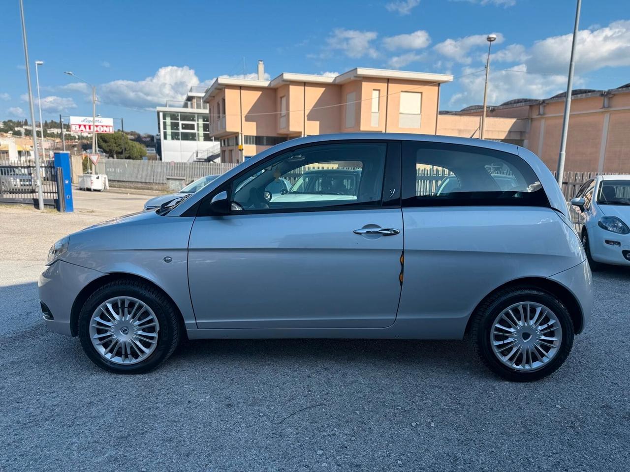 Lancia Ypsilon 1.3 MJT 75 CV Argento