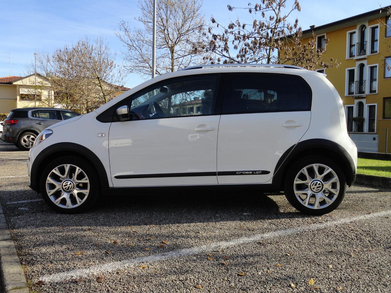 Volkswagen up! 1.0 75 CV 5p. cross