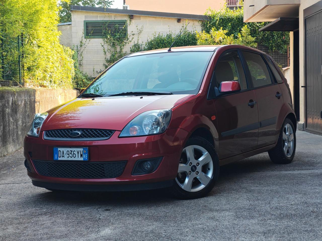 Ford Fiesta 1.2 BENZINA 75cv / 80.000km / Unipro
