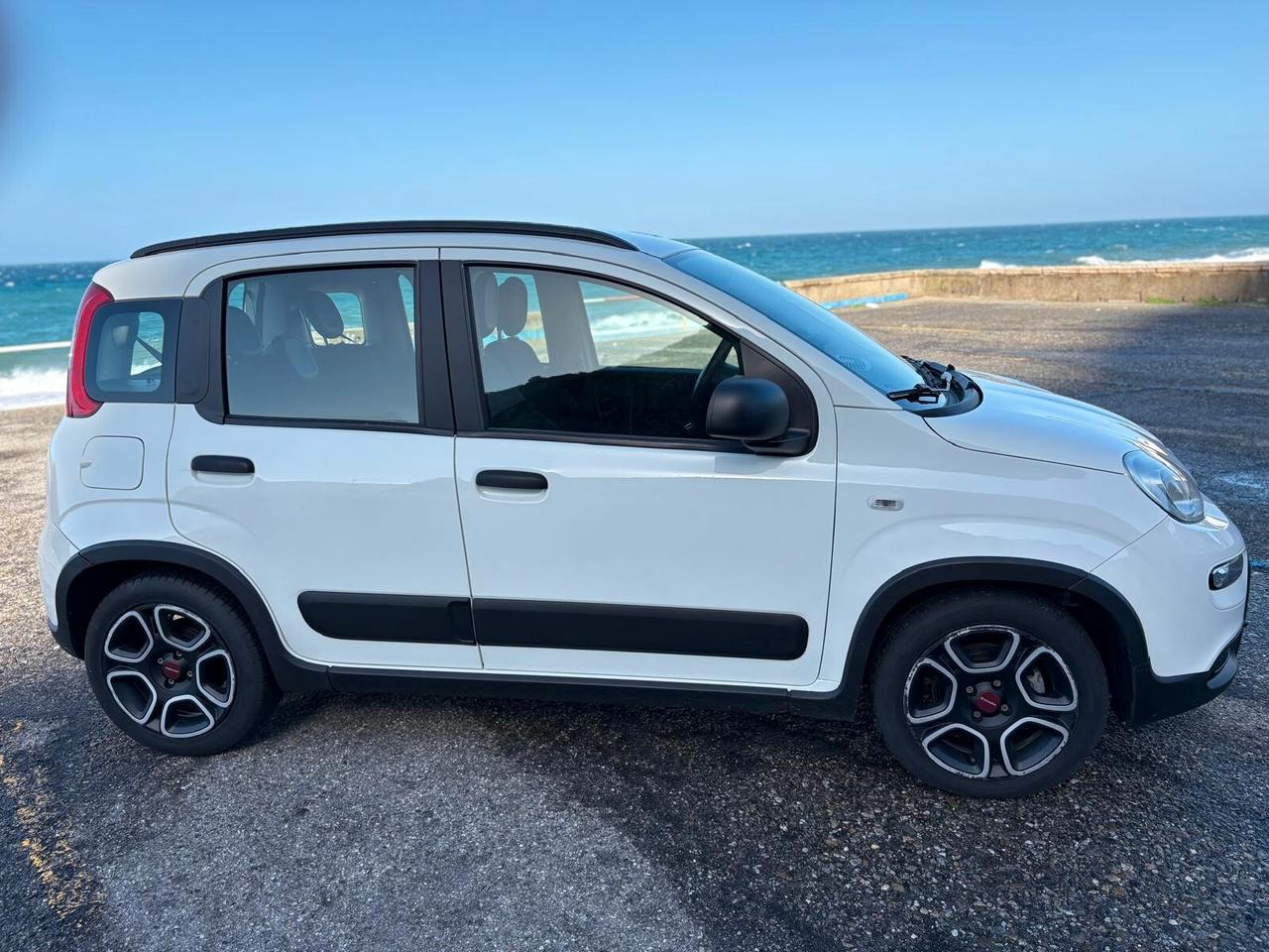 Panda 1.0 FireFly Hybrid City 5 Posti