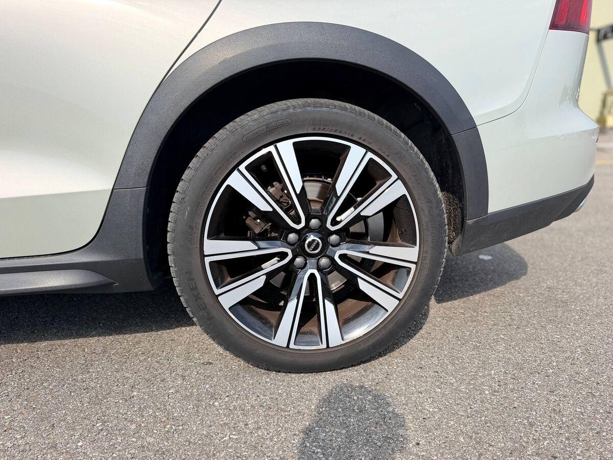 Volvo V60 2.0 b4 Business Pro awd auto