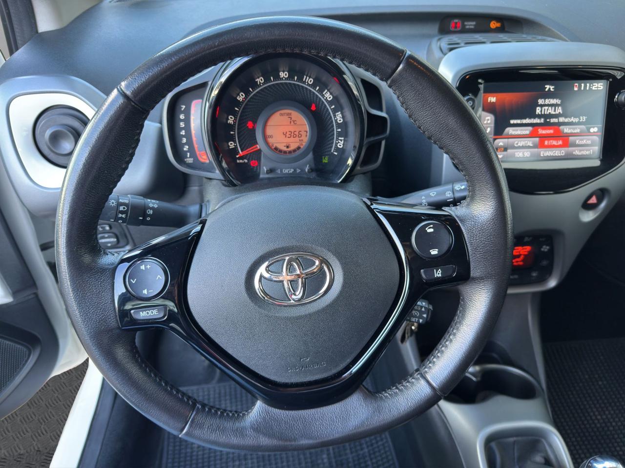 Toyota Aygo 5p 1.0 x-play 72cv