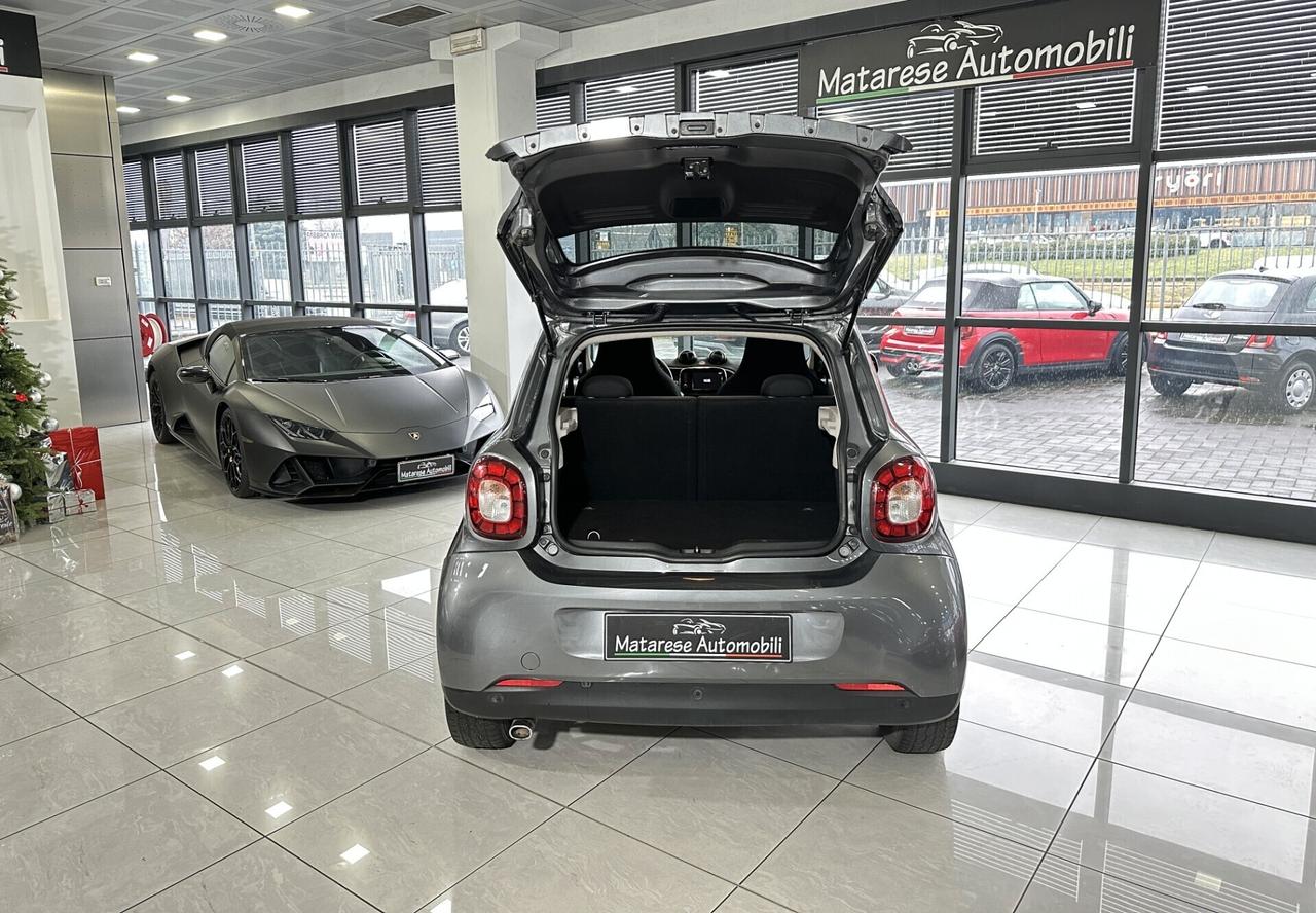 Smart ForFour 0.9cc 90cv Automatica Tetto Sensori Finanziabile