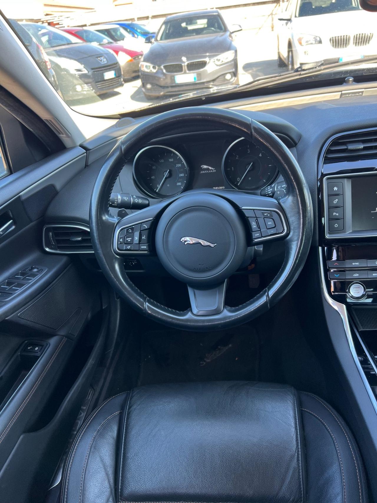 Jaguar XE 2.0 D Turbo 180CV Pure