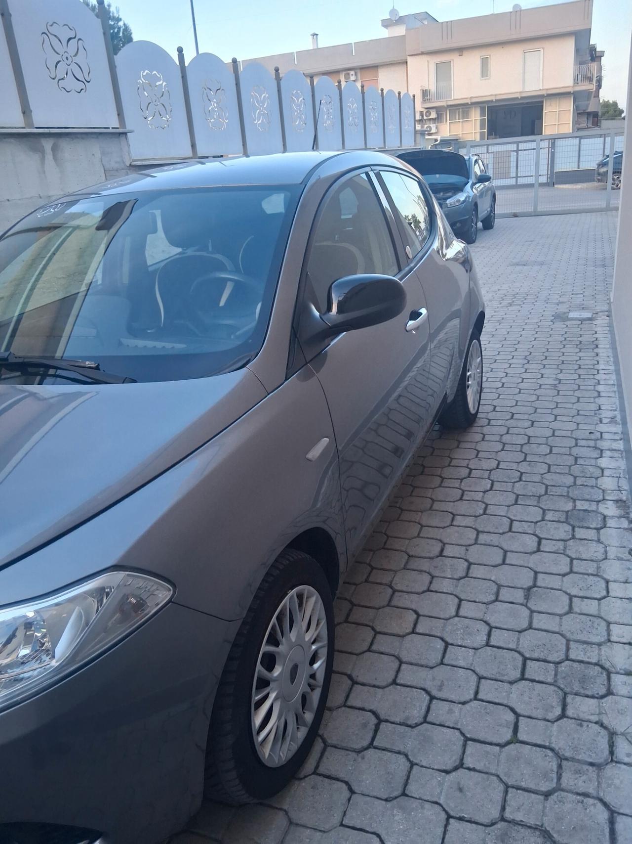 Lancia Ypsilon 1.2 69 CV 5 porte GPL Ecochic Platinum km certificati come nuova