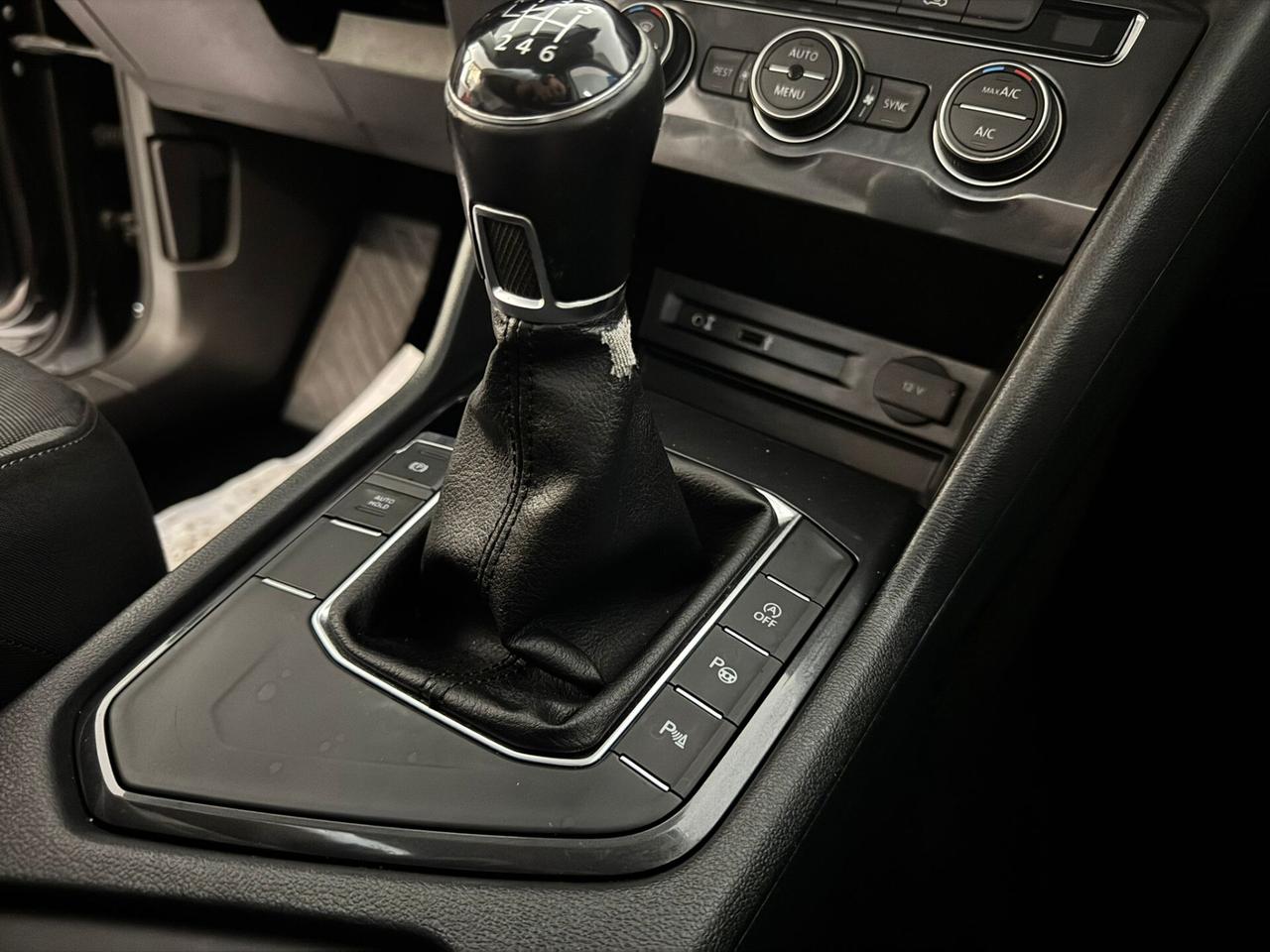 Volkswagen Tiguan 1.6 TDI Business AutoPark/Sensori/Navi