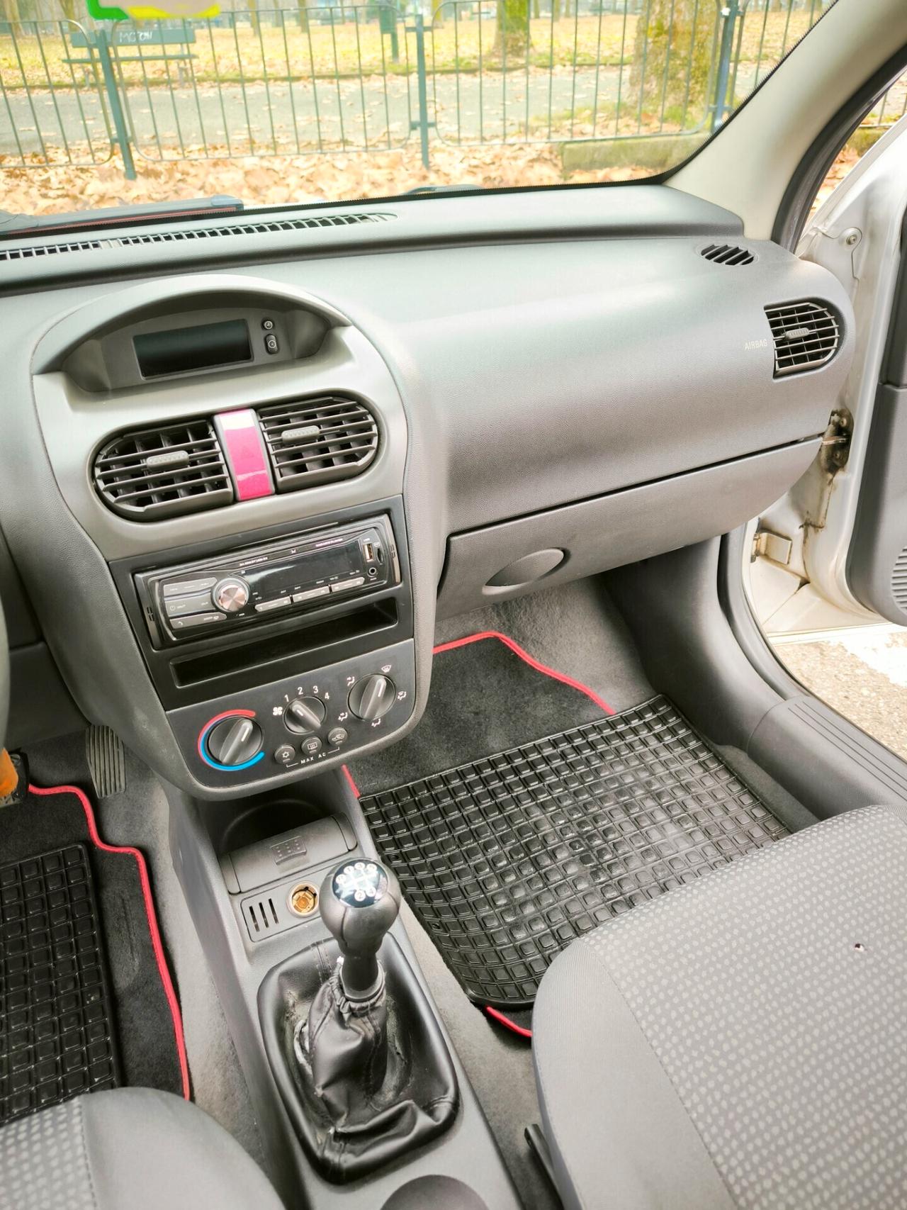 Opel Corsa 1.0i 12V cat 5 porte