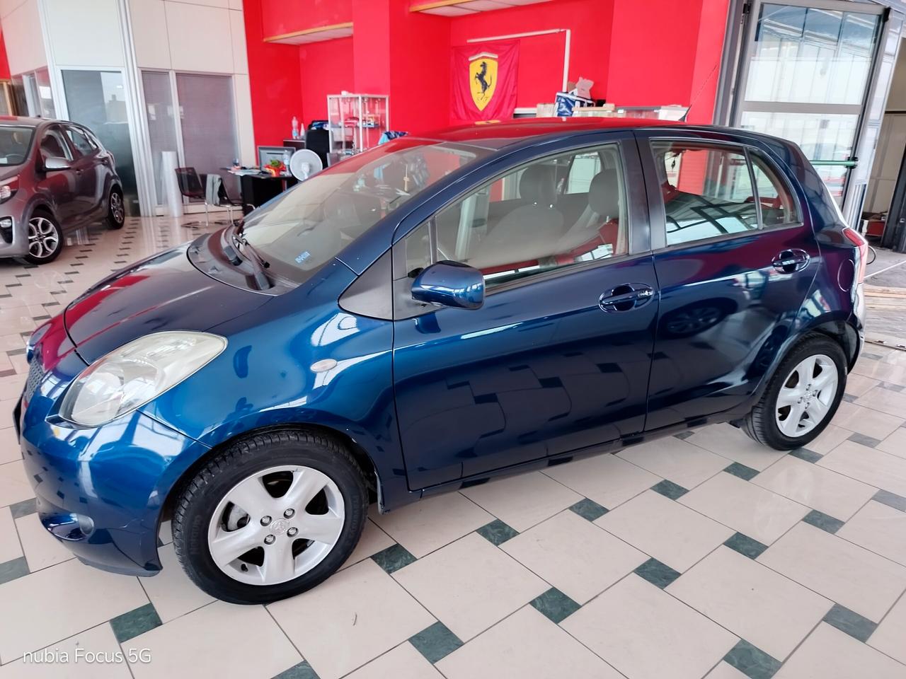 Toyota Yaris 1000cc tecno