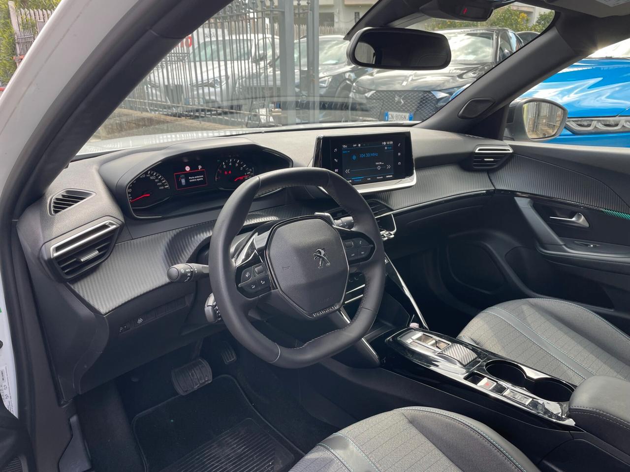 PEUGEOT 2008 BlueHDi 130 S&S EAT8 ALLURE