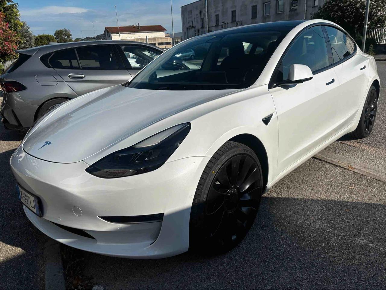 Tesla Model 3 Long Range AWD Performance Summon