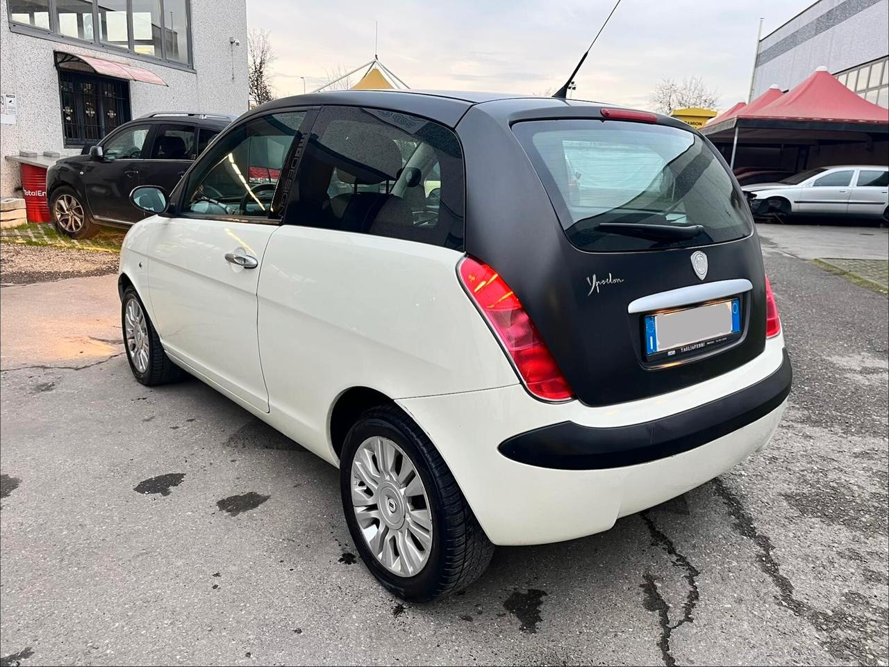 Lancia Ypsilon 1.2 Momo Design