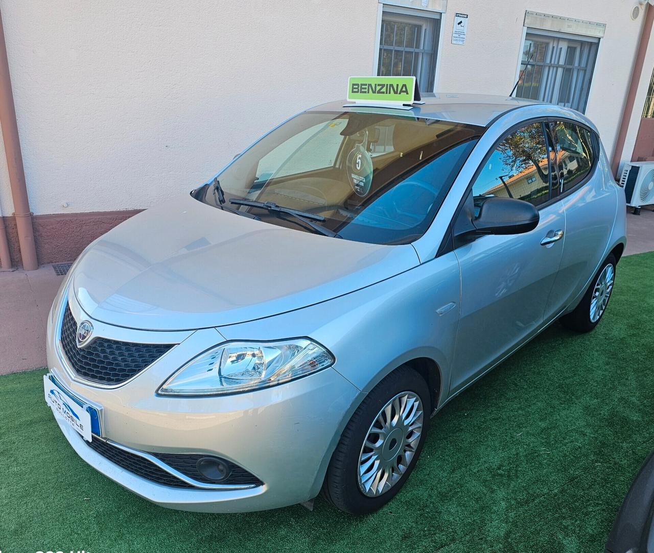 Lancia Ypsilon 1.2 69 CV 5 porte Silver