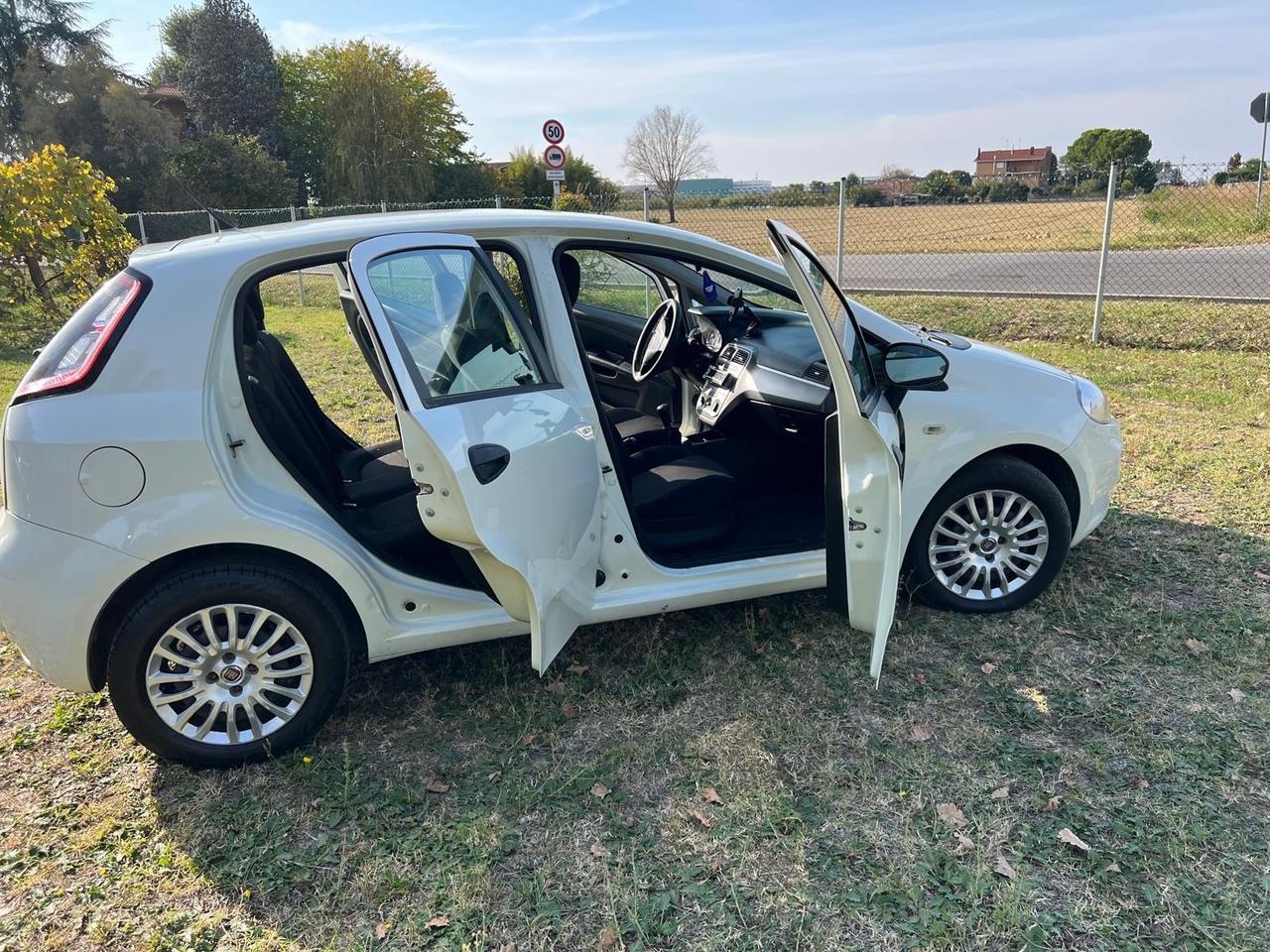 Fiat Punto 1.3 MJT II 75 CV 5 porte Virgin Radio