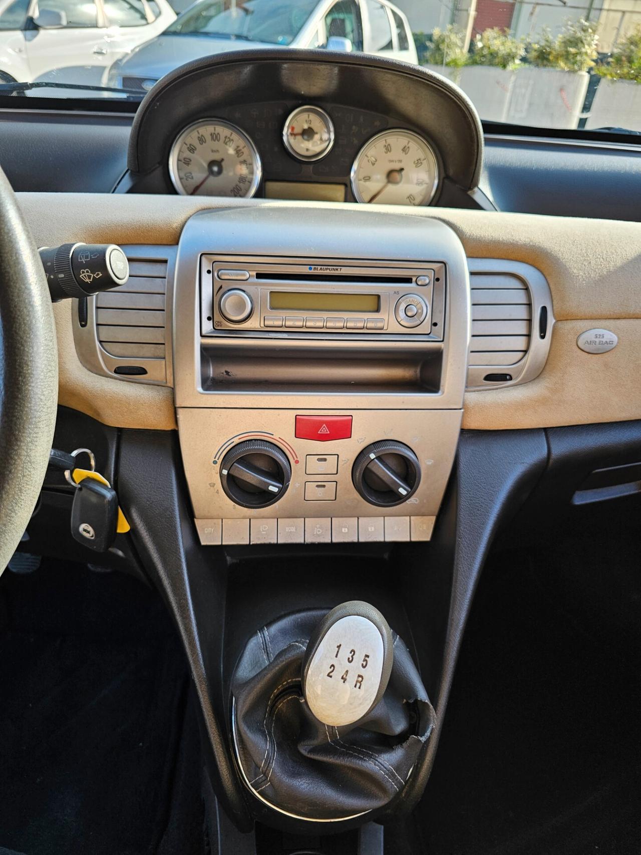 Lancia Ypsilon 1.4 77cv ADATTA X NEOPATENTATI