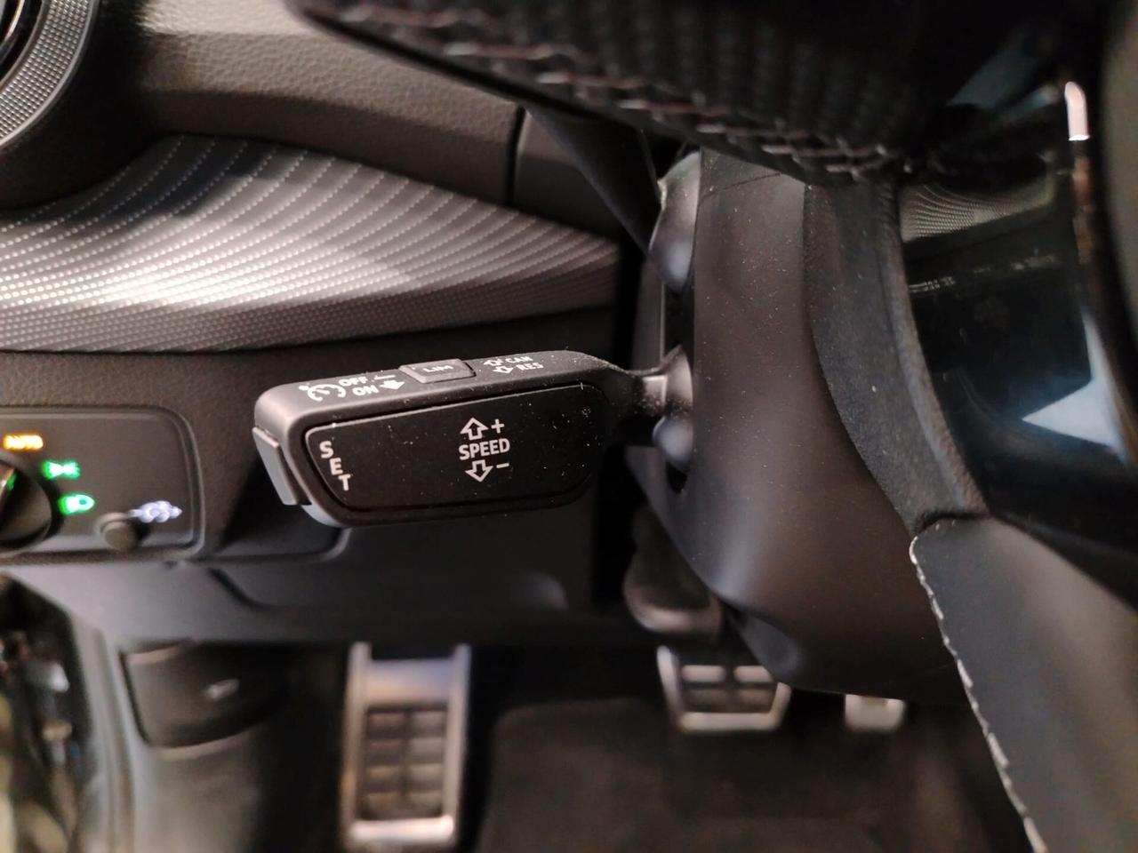 AUDI Q2 Q2 35 TDI S tronic Identity Black