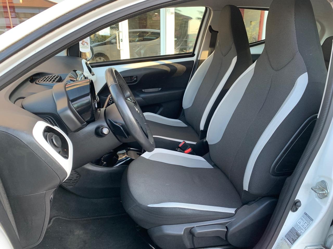 Toyota Aygo 1.0 VVT-i 69 CV 5 porte x-play MMT