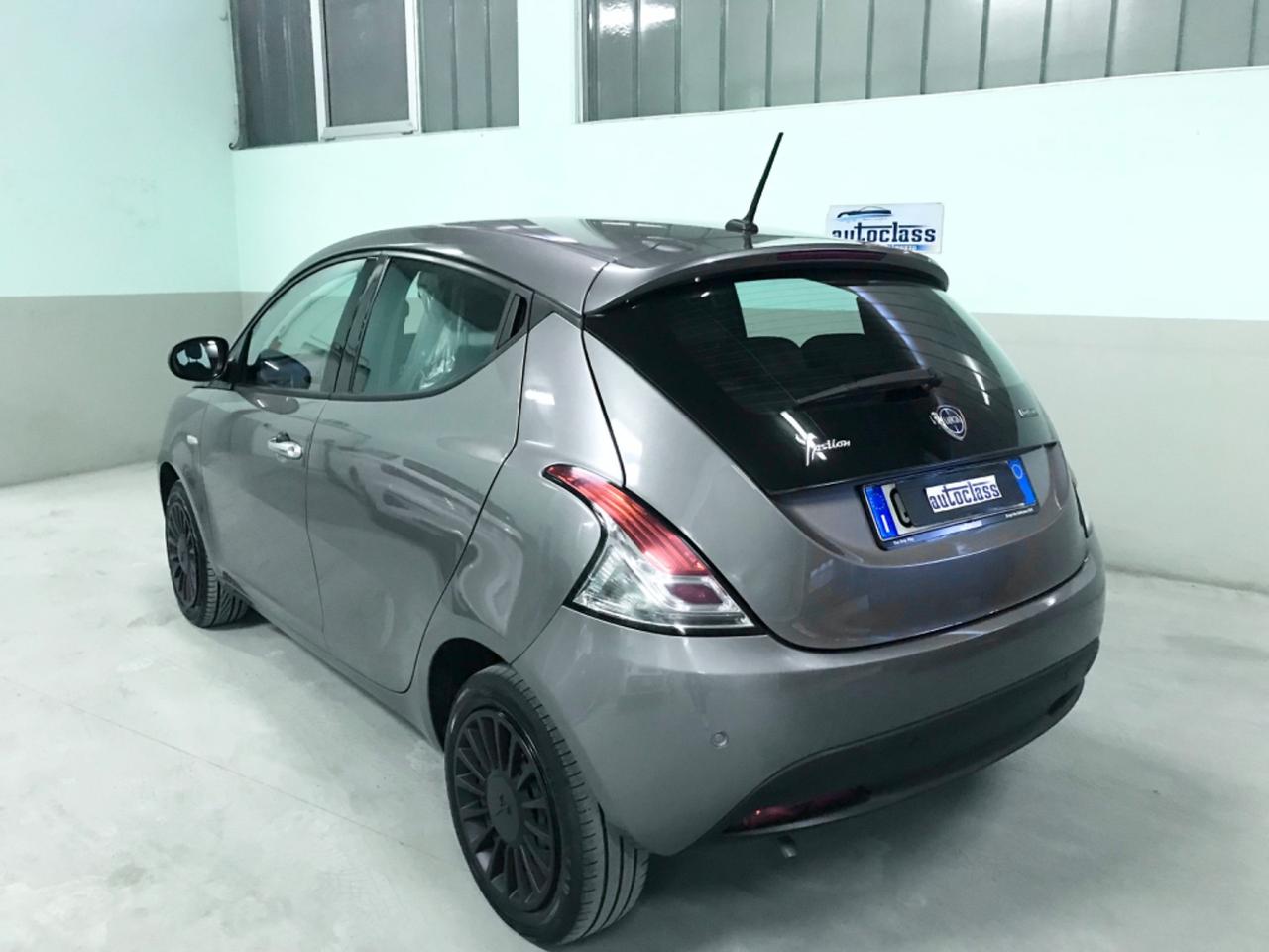 Lancia Ypsilon 1.0 FireFly 5 porte S&S Hybrid Silver Plus