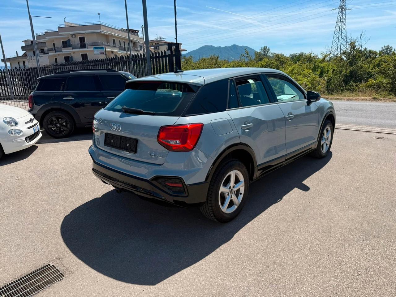 Audi Q2 30 TDI cockpit led camera