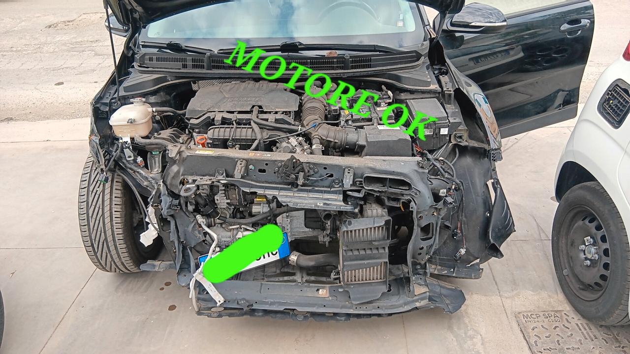 Kia Stonic GT Line incidentata sinistrata mondialcars 023