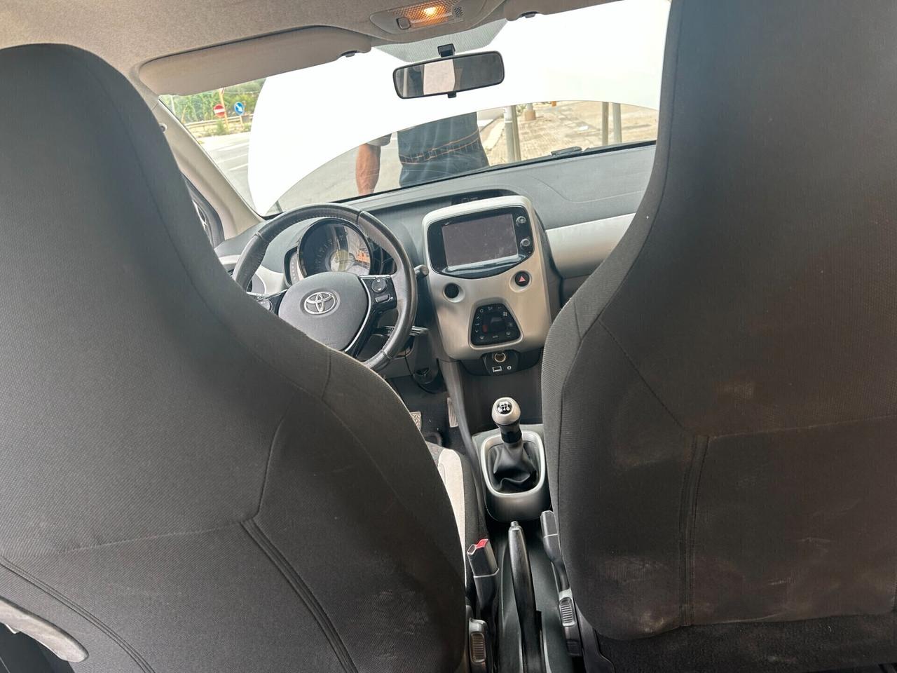 Toyota Aygo 1.0 VVT-i 69 CV 5 porte x-play