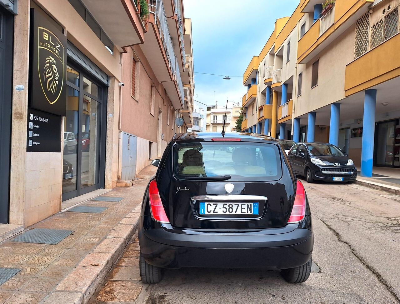 Lancia Ypsilon 1.2 16V Oro