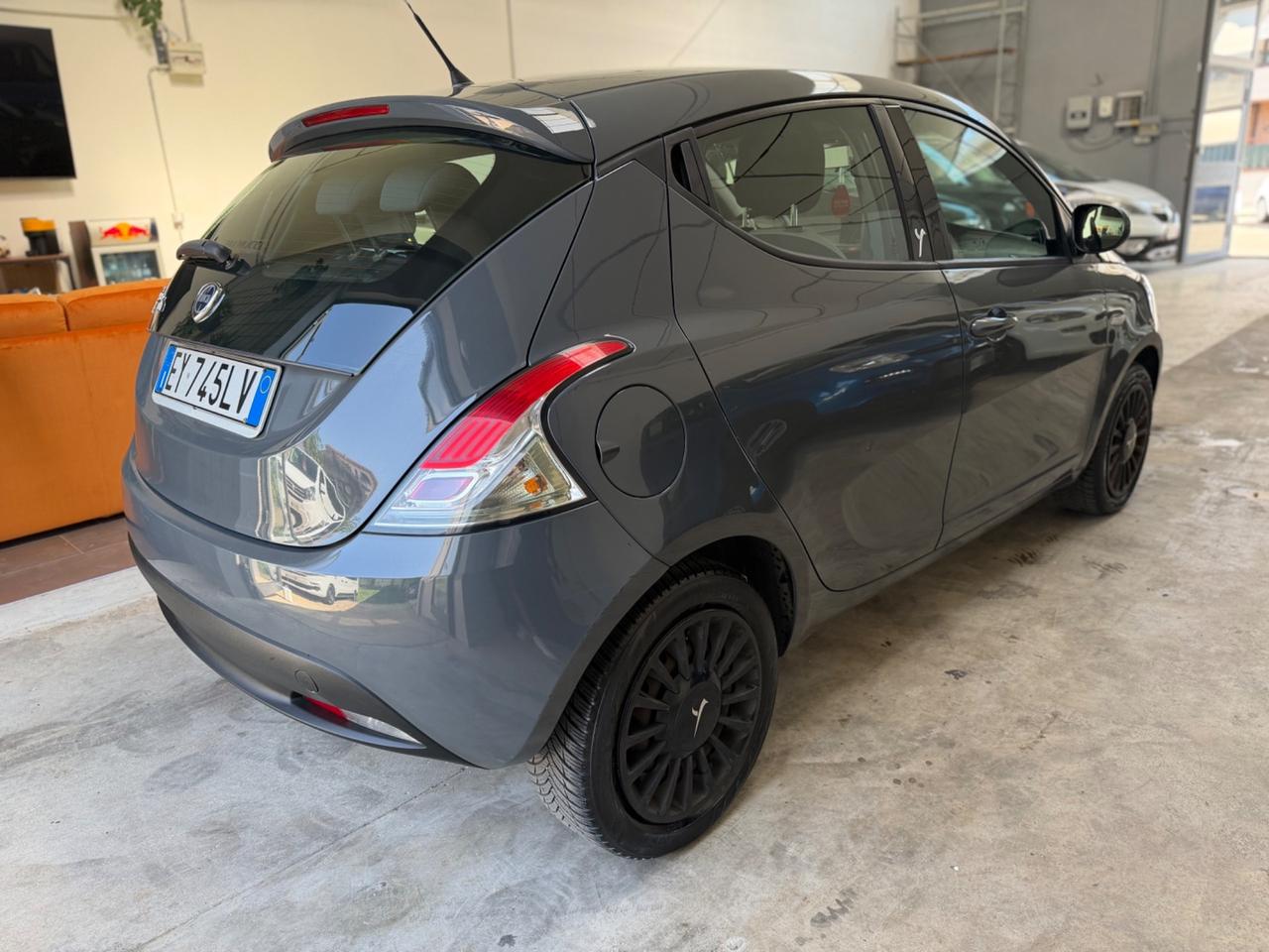 Lancia Ypsilon 1.2 69 CV 5 porte Gold