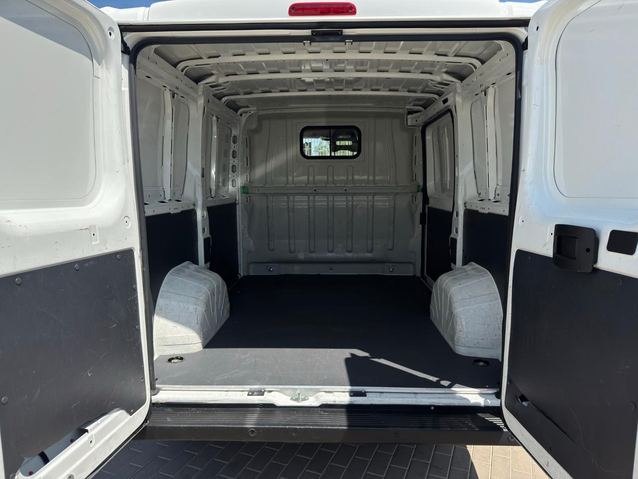 Peugeot Boxer 330 2.0 BLUEHDI 130 cv AUTOCARRO
