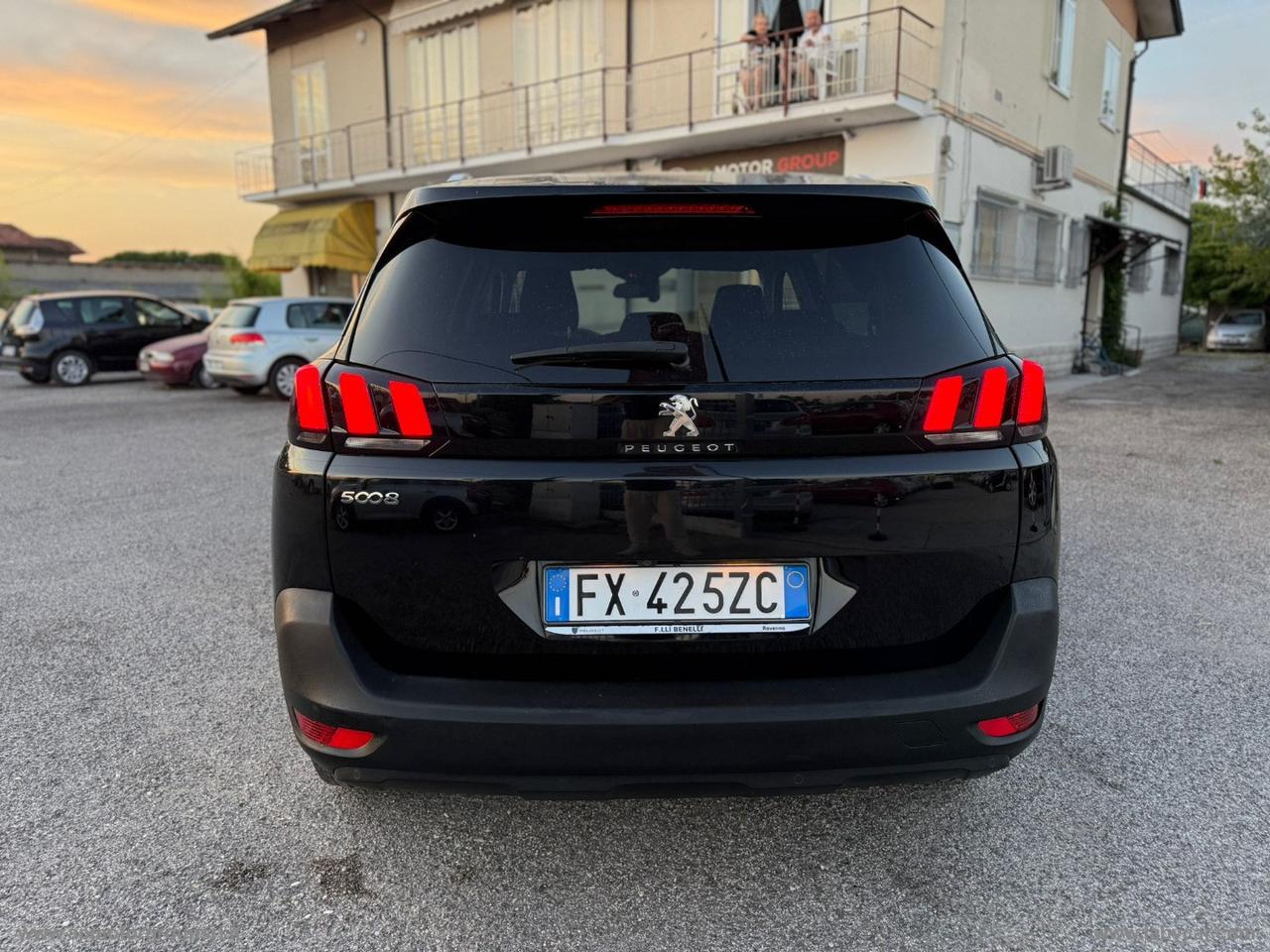 PEUGEOT 5008 BlueHDi 130 S&S EAT8 Allure